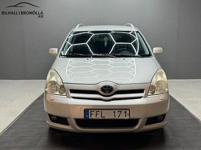 Begagnad Toyota Corolla Verso 129 HK (94 kW) 2006 Silver Minibuss