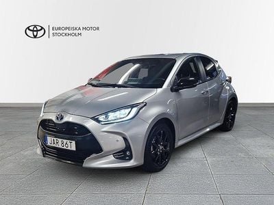 Silver Begagnad 2023 Toyota Yaris Hybrid Style Halvkombi | 224 900 kr (Bra pris)