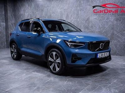 Blå Begagnad 2023 Volvo XC40 Plus SUV | 358 800 kr (Marknadspris)