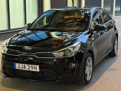 Begagnad Kia Rio Advance 100 HK (73 kW) 2021 Svart metallic