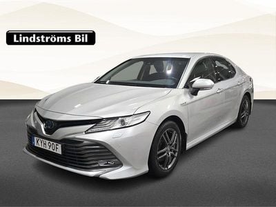 Silver Begagnad 2020 Toyota Camry Hybrid Executive Sedan | 294 900 kr (Marknadspris)