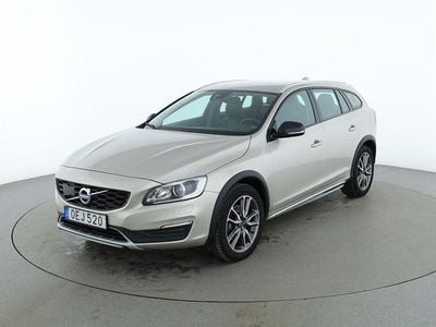 Begagnad Volvo V60 CC 192 HK (141 kW) 2016 Ljusbrun Kombi