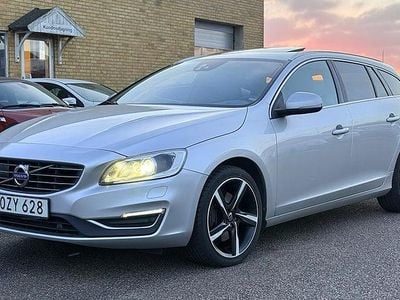 Silver Begagnad 2016 Volvo V60 Summum Kombi | 139 500 kr (Marknadspris)