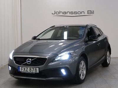 Grå Begagnad 2016 Volvo V40 CC Momentum Kombi | 159 900 kr (Marknadspris)
