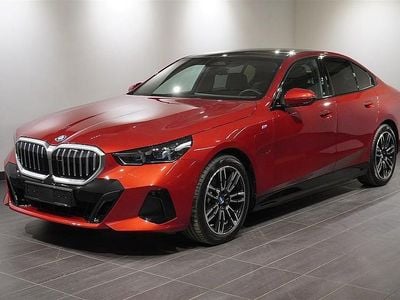 Röd Begagnad 2024 BMW 530e M Sport Sedan | 589 900 kr (Superpris)