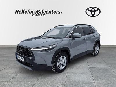 Begagnad Toyota Corolla Cross Style 200 HK (147 kW) 2024 Grå SUV