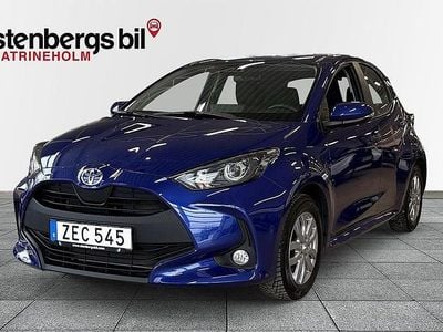 Mörkblå Begagnad 2024 Toyota Yaris Hybrid Halvkombi | 218 900 kr (Bra pris)