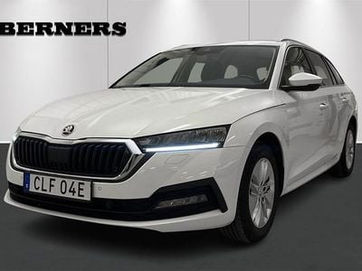 Vit Begagnad 2021 Skoda Octavia Ambition Kombi | 229 900 kr (Marknadspris)