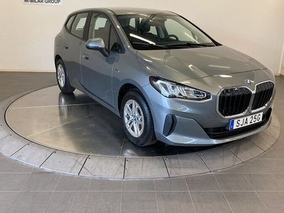 begagnad BMW 220 Active Tourer 225e xDrive Navi Backkamera Dragkrok 2023, Minibuss