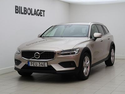 Grå Begagnad 2024 Volvo V60 CC Core Kombi | 399 800 kr (Marknadspris)