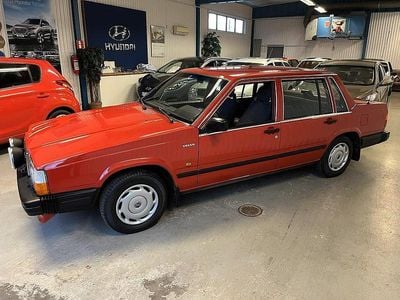 Röd Begagnad 1988 Volvo 740 Sedan | 89 000 kr