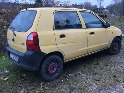 Gul Begagnad 2003 Suzuki Alto Halvkombi | 12 500 kr
