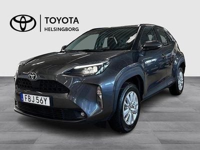 Mörkgrå Begagnad 2024 Toyota Yaris Cross Active SUV | 289 900 kr (Marknadspris)