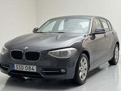 Grå Begagnad 2015 BMW 118 Sport Line Halvkombi | 134 000 kr (Bra pris)