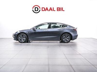 Grå Begagnad 2019 Tesla Model 3 Long Range AWD Sedan | 289 700 kr (Bra pris)