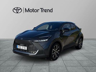 Grå Ny 2025 Toyota C-HR Style SUV | 354 900 kr (Marknadspris)