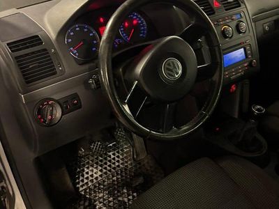 Begagnad 2005 VW Touran Minibuss | 25 000 kr (Dyr)