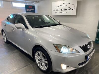 Silver Begagnad 2005 Lexus IS250 Sedan | 54 900 kr (Marknadspris)