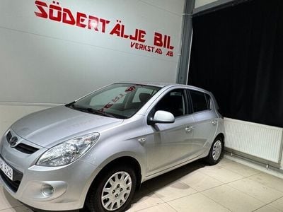 Begagnad Hyundai i20 Select 78 HK (57 kW) 2011 Silver Halvkombi