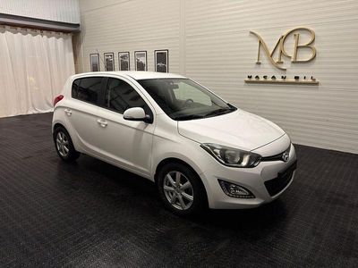 Begagnad Hyundai i20 Premium 84 HK (61 kW) 2013 Vit Halvkombi
