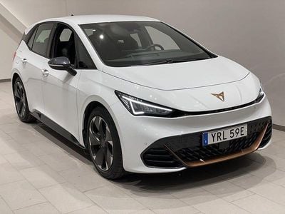 Glacial white metallic Begagnad 2023 Cupra Born e-Boost Halvkombi | 284 900 kr (Bra pris)