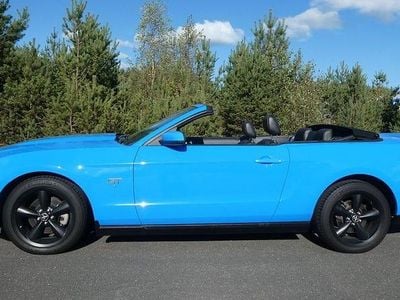 Begagnad Ford Mustang GT 320 HK (235 kW) 2010 Blå Cab