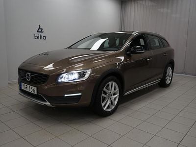 Brun Begagnad 2016 Volvo V60 CC Summum Kombi | 179 900 kr (Lite dyr)