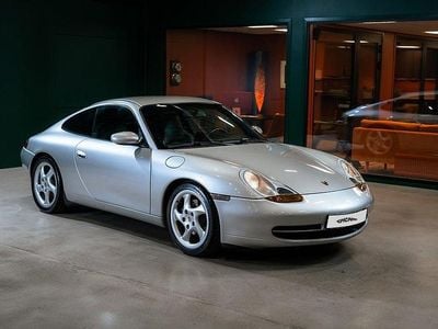 Ljusgrå Begagnad 1998 Porsche 911 Carrera Sportkupé | 439 900 kr