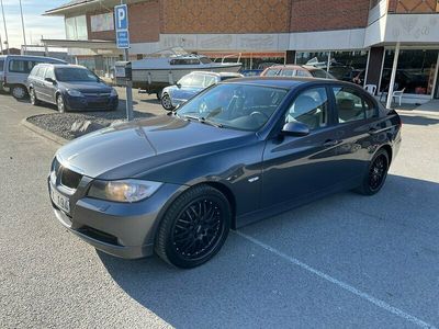 Begagnad BMW 320 Advantage 150 HK (110 kW) 2005 Grå Sedan