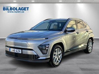 Grå Begagnad 2023 Hyundai Kona Advanced SUV | 399 000 kr (Marknadspris)