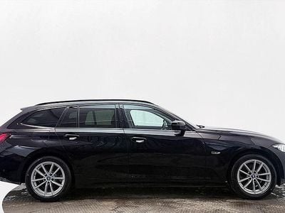 Svart Begagnad 2022 BMW 330e Kombi | 268 900 kr (Marknadspris)