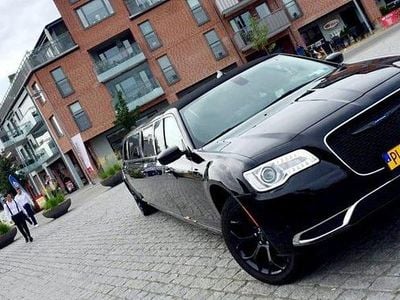 Svart Begagnad 2017 Chrysler 300C Sedan | 500 000 kr