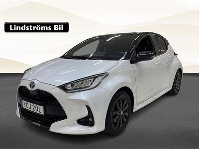 Vit Begagnad 2022 Toyota Yaris Hybrid Style Halvkombi | 219 900 kr (Marknadspris)
