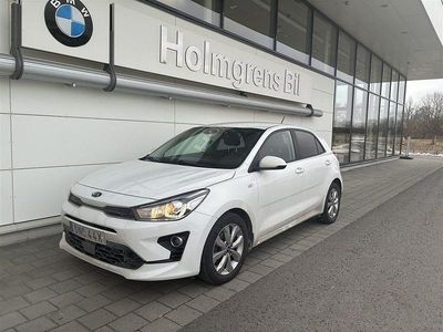 Vit Begagnad 2021 Kia Rio Halvkombi | 159 800 kr (Marknadspris)