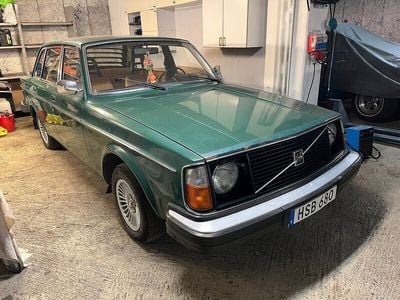 Begagnad 1975 Volvo 244 Sedan | 1 000 kr