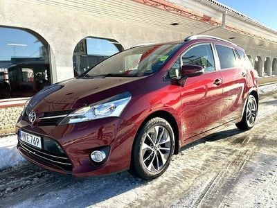 Begagnad Toyota Verso Edition 147 HK (108 kW) 2016 Röd Minibuss