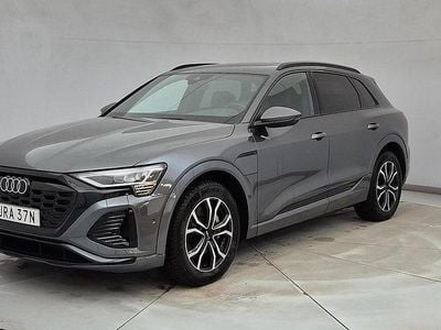 Grå Begagnad 2024 Audi Q8 e-tron S-Line SUV | 599 500 kr (Bra pris)
