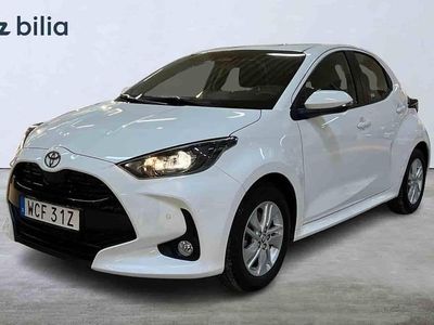 Vit Ny 2025 Toyota Yaris Hybrid Halvkombi | 249 900 kr