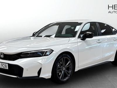 Vit (white) Begagnad 2025 Honda Civic Hybrid Halvkombi | 339 900 kr (Dyr)