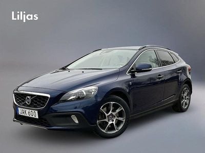 Blå Begagnad 2015 Volvo V40 Business Edition Halvkombi | 175 000 kr (Marknadspris)