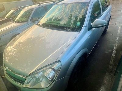 Begagnad Opel Astra 110 HK (80 kW) 2010 Grå metallisk