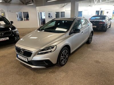 begagnad Volvo V40 CC D3 Momentum Euro 6 Voc 2017, Kombi