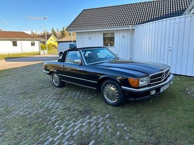 Begagnad Mercedes 560 227 HK (166 kW) 1987 Svart cab