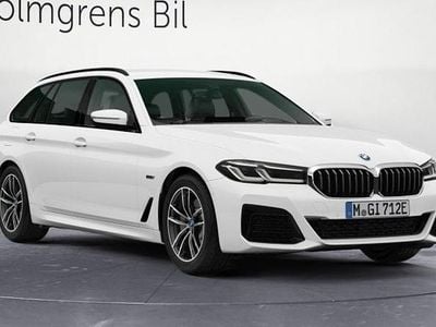 Vit Begagnad 2022 BMW 530e M Sport Kombi | 349 800 kr (Marknadspris)
