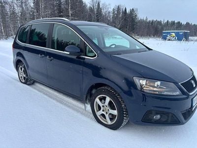 Mörk blå met Begagnad 2013 Seat Alhambra 4Drive Minibuss | 100 000 kr (Lite dyr)