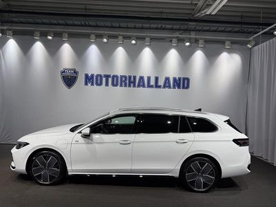 Vit Begagnad 2025 VW Passat R-line Kombi | 519 900 kr