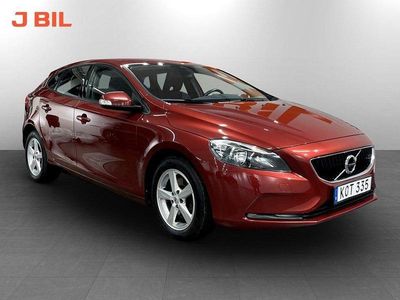 Röd Begagnad 2017 Volvo V40 Kinetic Halvkombi | 139 900 kr (Marknadspris)