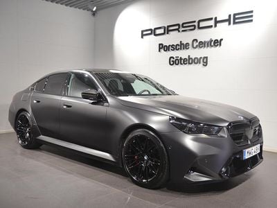 Grå Begagnad 2025 BMW M5 Comfort Edition Sedan | 1 449 900 kr