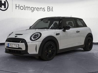 Begagnad Mini Cooper Essential 135 kW (184 HK) 2023 White silver metallic Halvkombi
