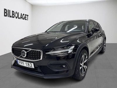 Svart Begagnad 2023 Volvo V60 CC Core Kombi | 409 800 kr (Marknadspris)
